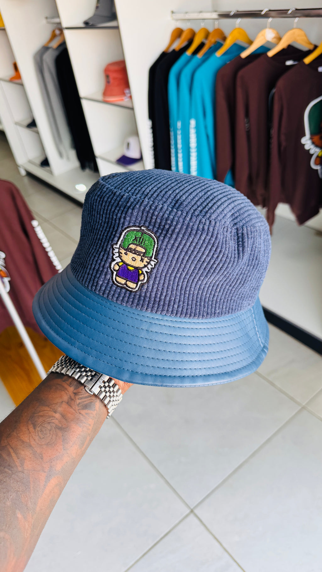 Couduroy and leather bucket hat